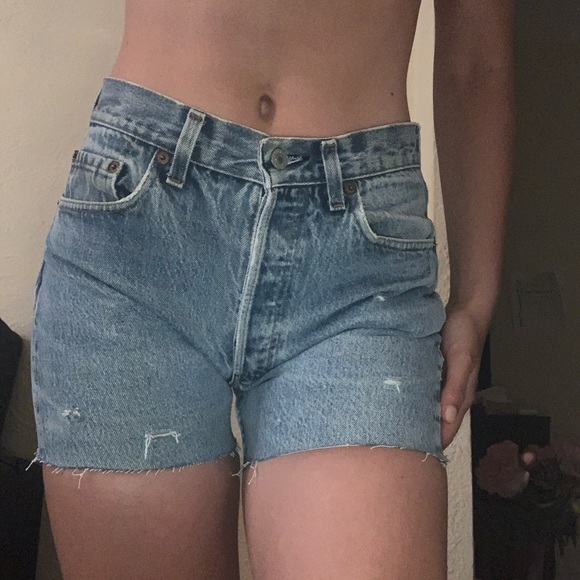 Vintage Levi shorts - Picture 2 of 7